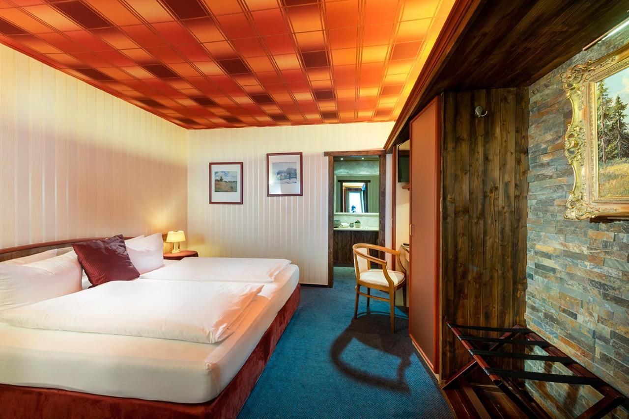 Wellnesshotel Seeschloesschen - Privat- Spa & Naturresort ゼンフテンベルク エクステリア 写真