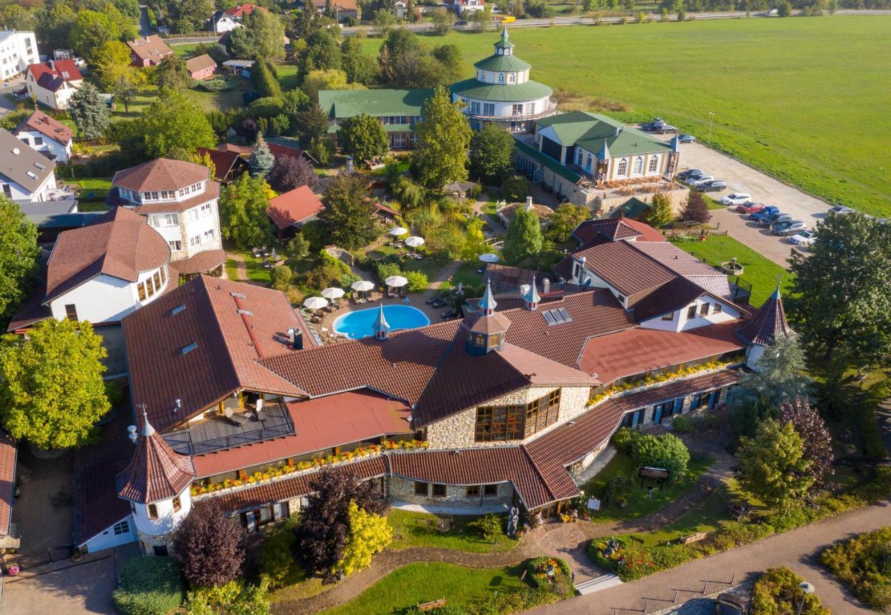 Wellnesshotel Seeschloesschen - Privat- Spa & Naturresort ゼンフテンベルク エクステリア 写真