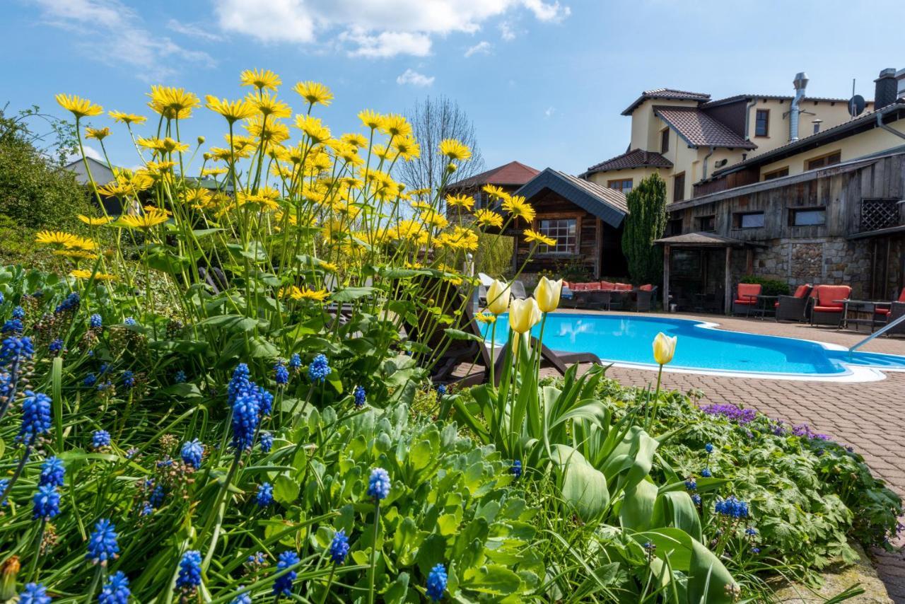 Wellnesshotel Seeschloesschen - Privat- Spa & Naturresort ゼンフテンベルク エクステリア 写真