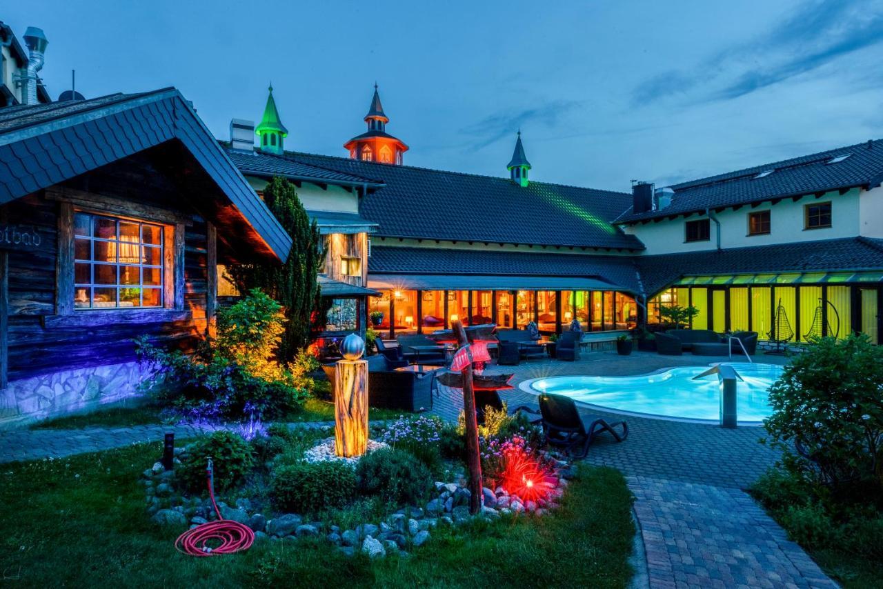 Wellnesshotel Seeschloesschen - Privat- Spa & Naturresort ゼンフテンベルク エクステリア 写真